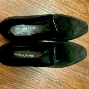 Beautiful Black Slightly Worn Donald Pliner Flats